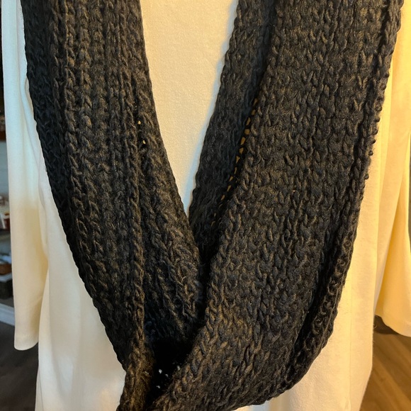 Black Knit Infinity Scarf round Isaac mizrahi qvc - Picture 10 of 11